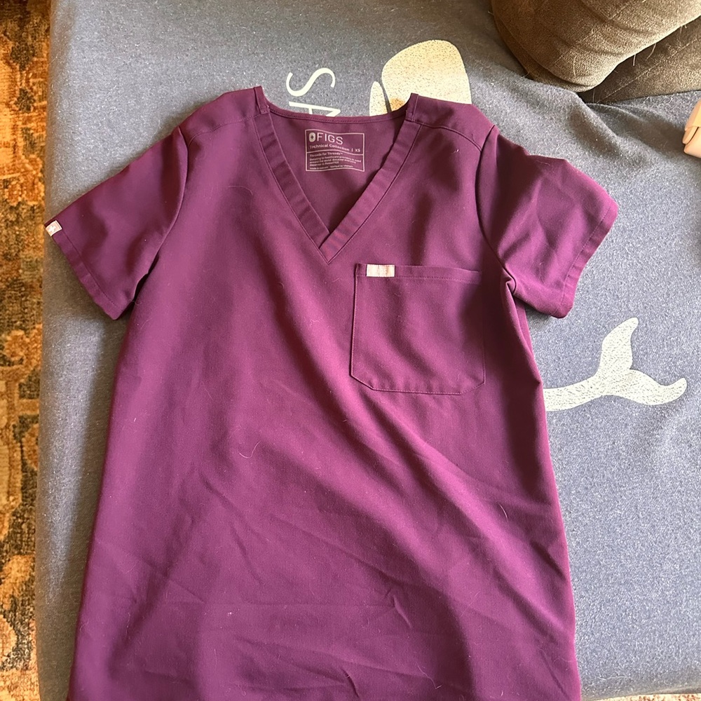 FIGS Catarina One Pocket Scrub Top - Deep Purple Small